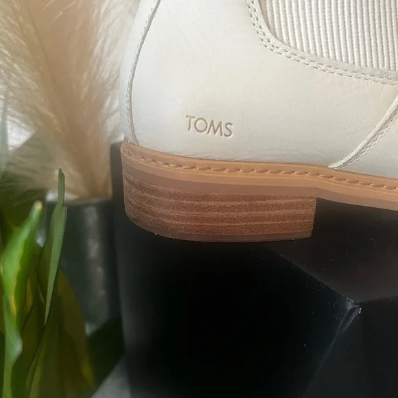 TOMS Charlie Boot in Light Sand Leather, Size 11 - Picture 2 of 8